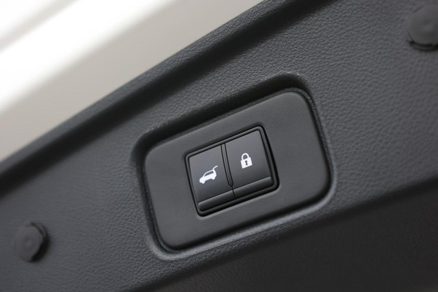 Nissan Pathfinder Vehicle Image 10