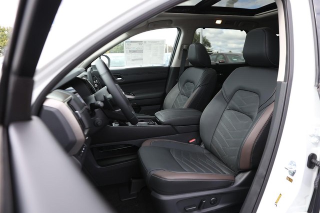 Nissan Pathfinder Vehicle Image 11