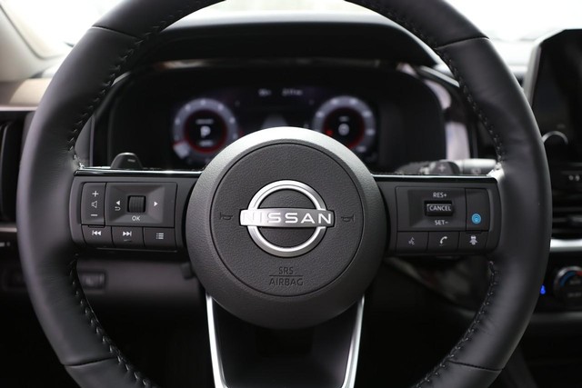 Nissan Pathfinder Vehicle Image 12