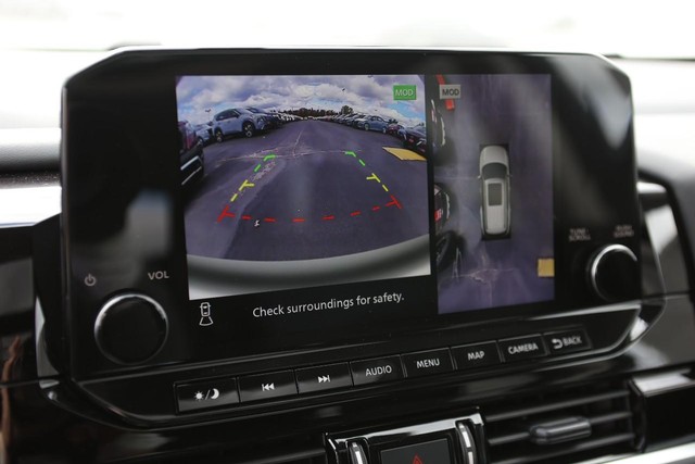 Nissan Pathfinder Vehicle Image 16