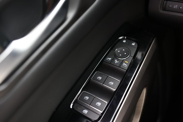 Nissan Pathfinder Vehicle Image 23