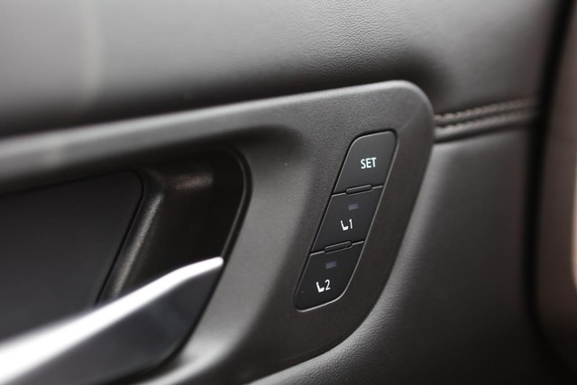 Nissan Pathfinder Vehicle Image 24