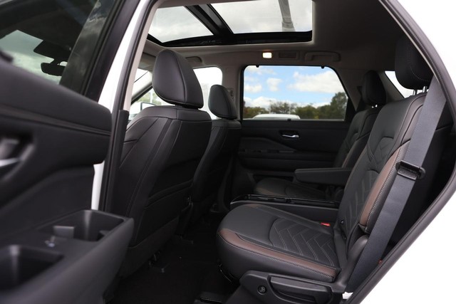 Nissan Pathfinder Vehicle Image 28