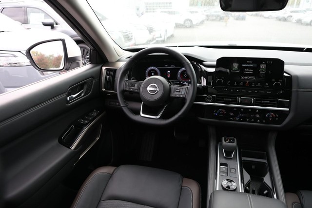 Nissan Pathfinder Vehicle Image 32