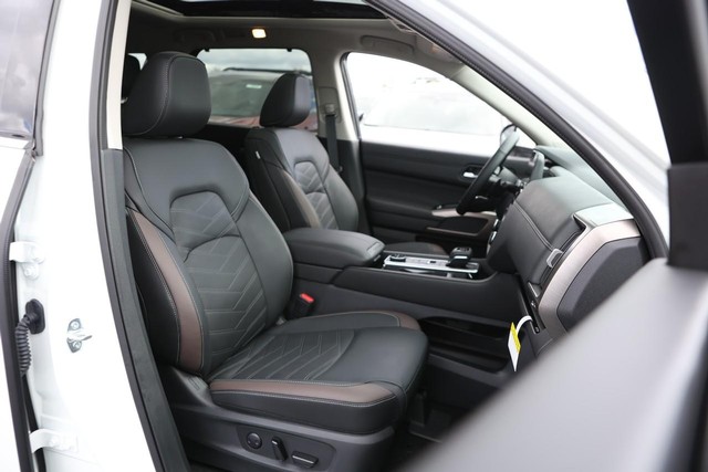 Nissan Pathfinder Vehicle Image 33