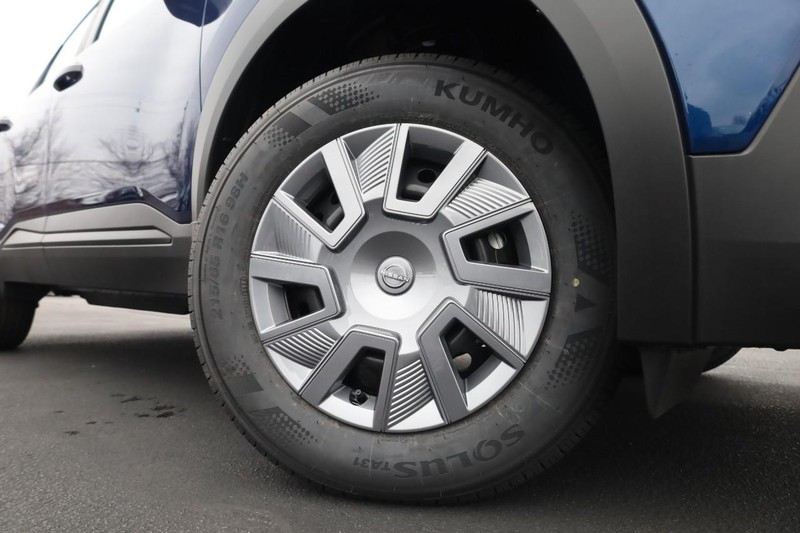 Nissan Kicks Vehicle Image 03