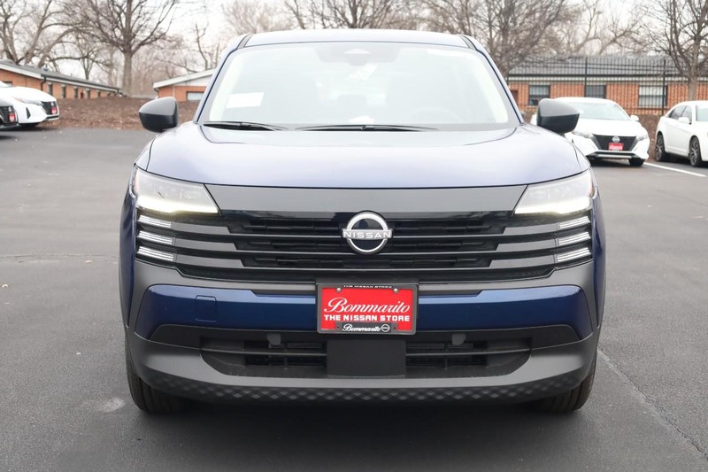 Nissan Kicks Vehicle Image 04