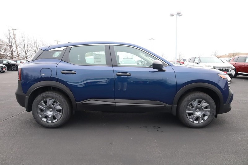Nissan Kicks Vehicle Image 05