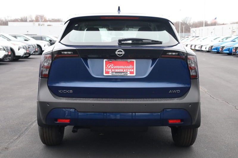 Nissan Kicks Vehicle Image 06