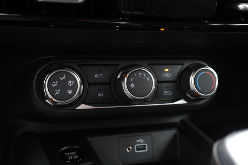 Nissan Kicks Vehicle Image 15