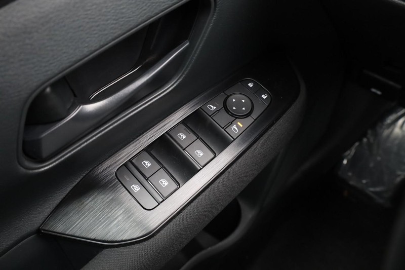 Nissan Kicks Vehicle Image 18