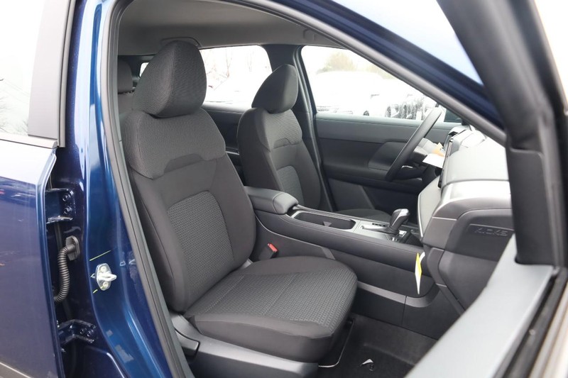 Nissan Kicks Vehicle Image 23