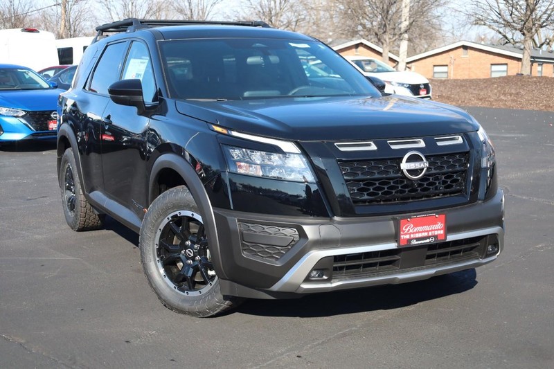 Nissan Pathfinder Vehicle Image 02