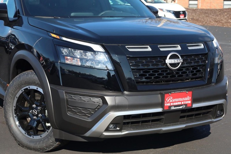 Nissan Pathfinder Vehicle Image 03