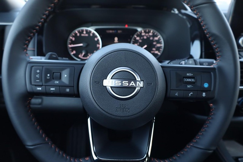 Nissan Pathfinder Vehicle Image 11