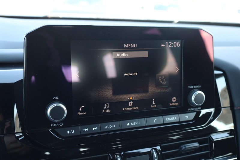 Nissan Pathfinder Vehicle Image 13