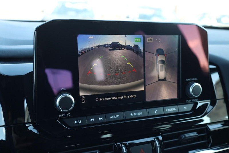 Nissan Pathfinder Vehicle Image 15