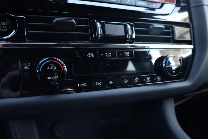 Nissan Pathfinder Vehicle Image 16