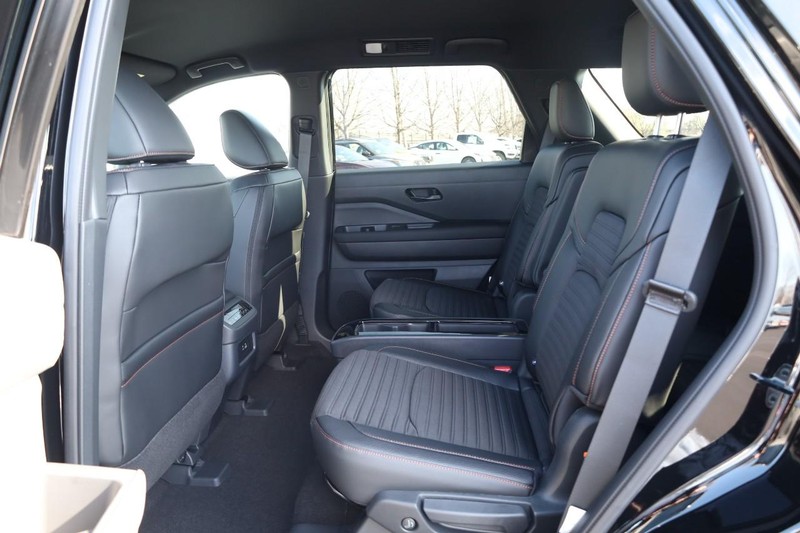 Nissan Pathfinder Vehicle Image 22