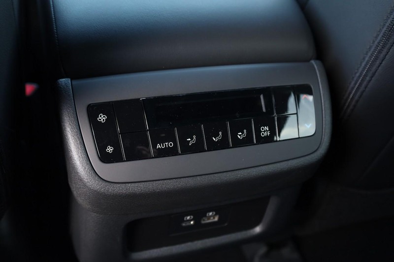 Nissan Pathfinder Vehicle Image 24