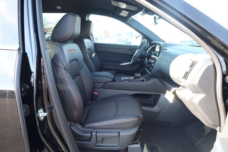 Nissan Pathfinder Vehicle Image 28