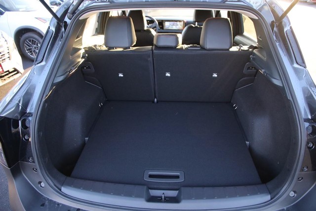 Nissan Kicks Vehicle Image 08