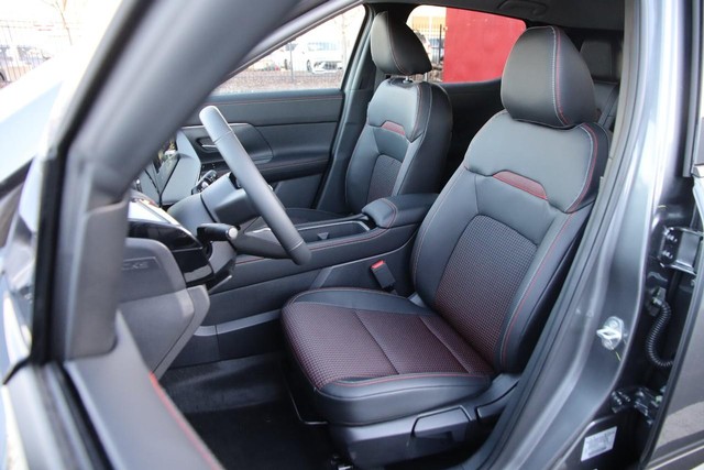 Nissan Kicks Vehicle Image 09