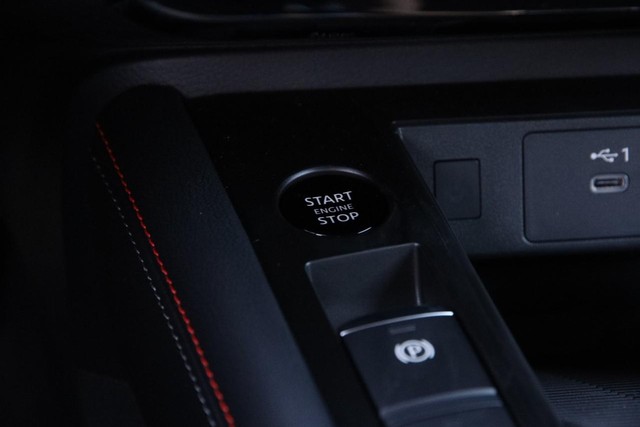 Nissan Kicks Vehicle Image 18