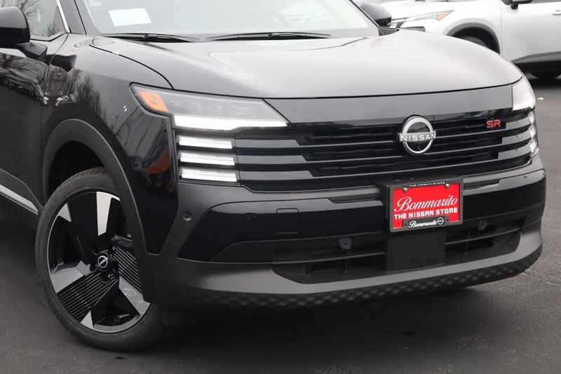 Nissan Kicks Vehicle Image 02