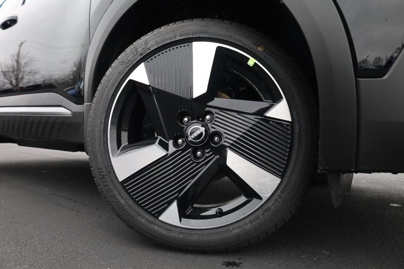 Nissan Kicks Vehicle Image 03