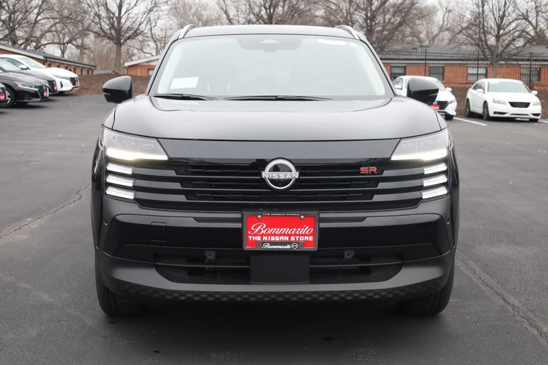 Nissan Kicks Vehicle Image 04