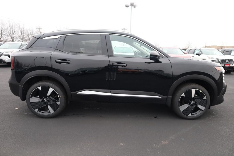 Nissan Kicks Vehicle Image 05