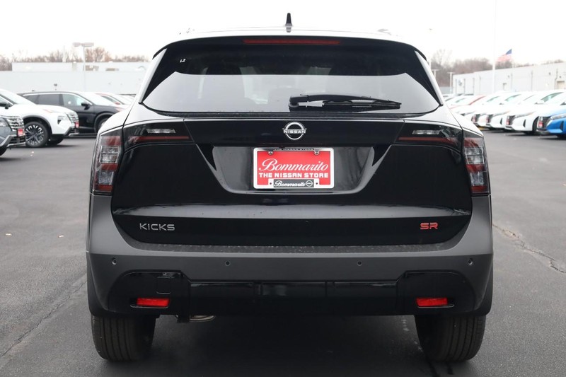 Nissan Kicks Vehicle Image 06