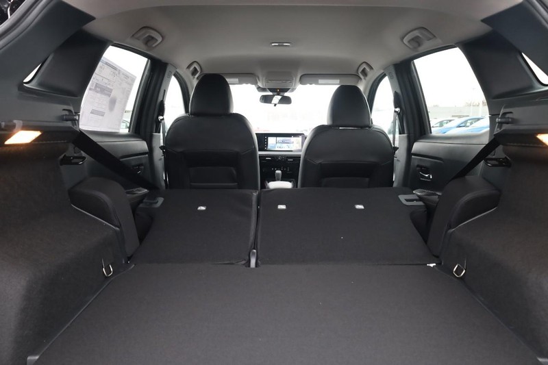 Nissan Kicks Vehicle Image 08