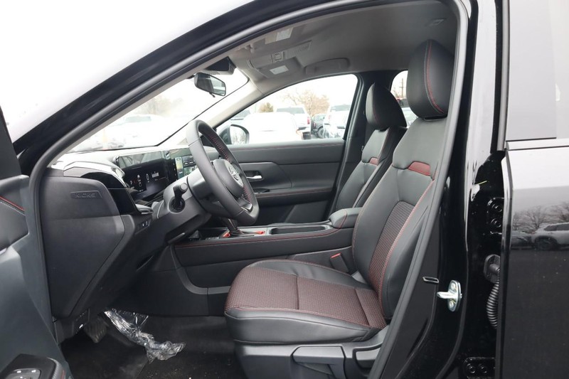 Nissan Kicks Vehicle Image 09