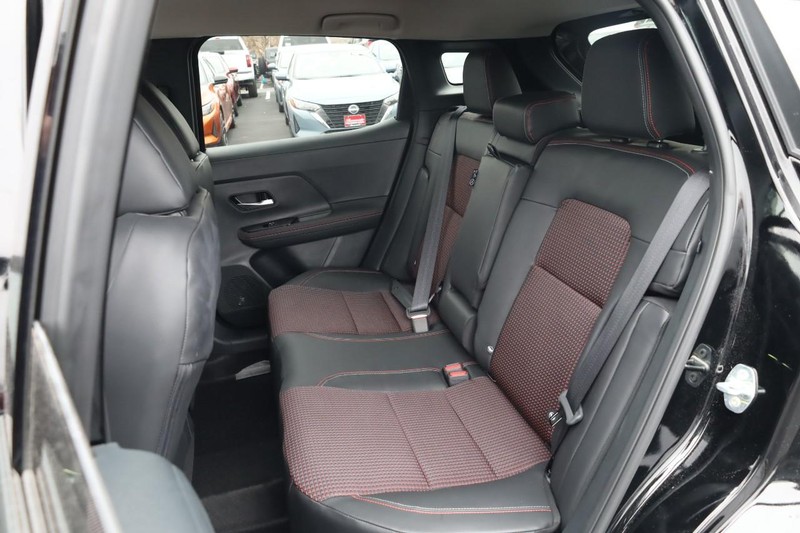 Nissan Kicks Vehicle Image 21