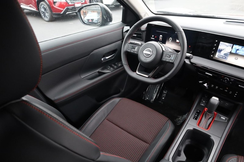 Nissan Kicks Vehicle Image 24