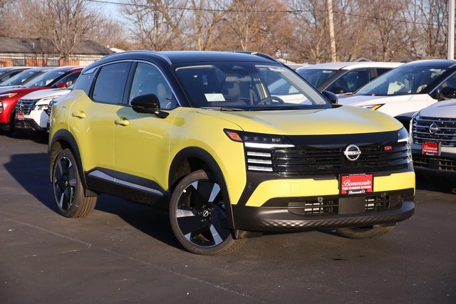 Nissan Kicks Vehicle Image 02