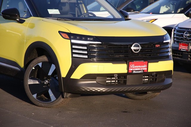 Nissan Kicks Vehicle Image 03