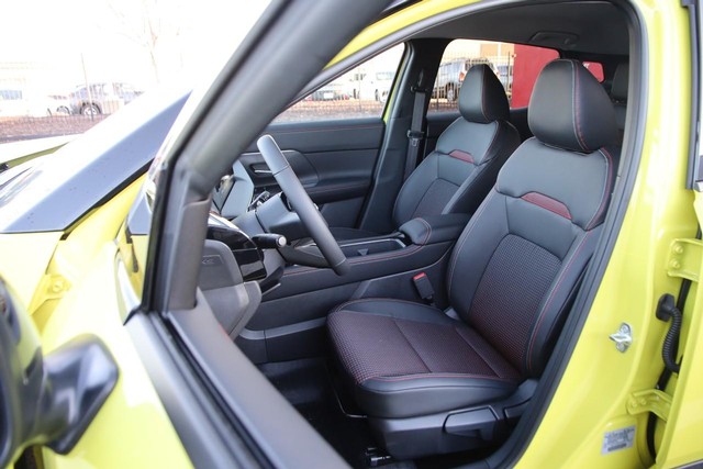 Nissan Kicks Vehicle Image 08