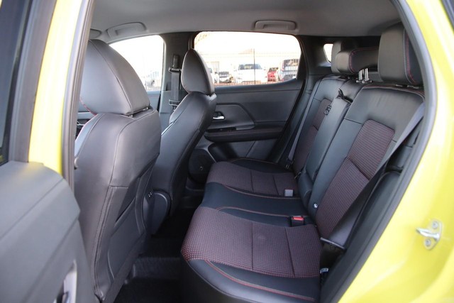 Nissan Kicks Vehicle Image 09