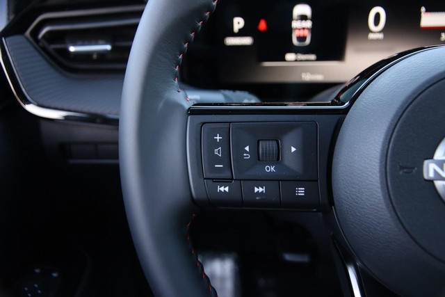 Nissan Kicks Vehicle Image 11