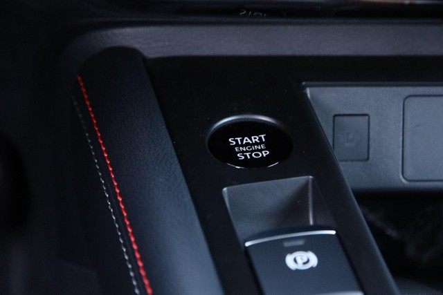Nissan Kicks Vehicle Image 14