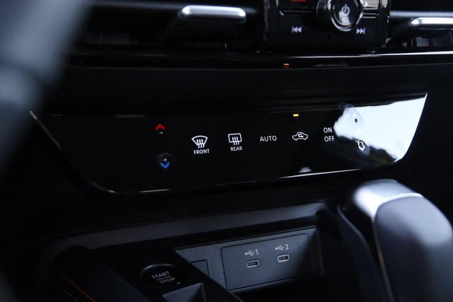 Nissan Kicks Vehicle Image 17