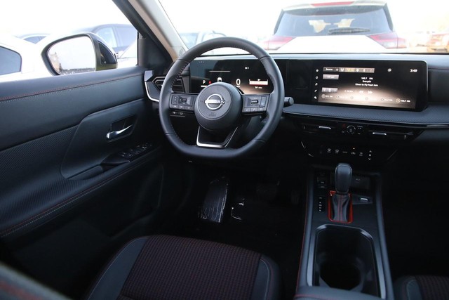 Nissan Kicks Vehicle Image 19