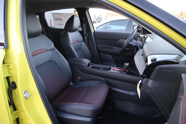 Nissan Kicks Vehicle Image 23