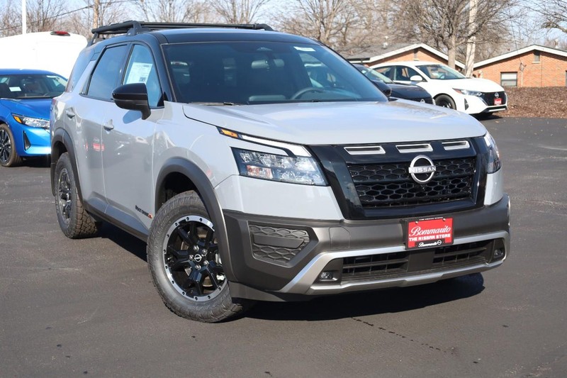 Nissan Pathfinder Vehicle Image 02