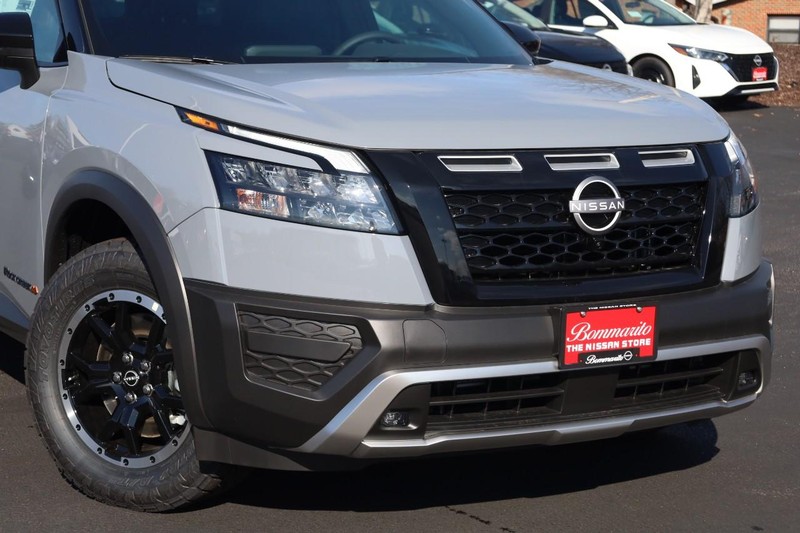 Nissan Pathfinder Vehicle Image 03