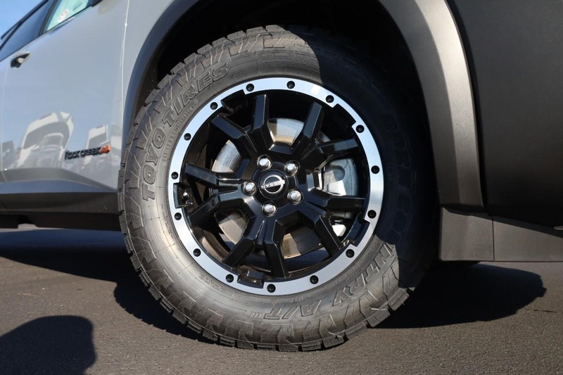 Nissan Pathfinder Vehicle Image 04
