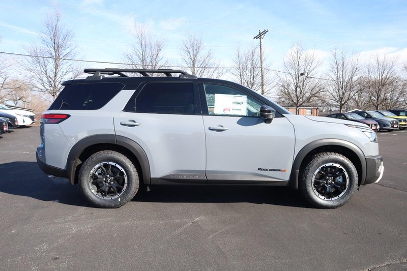 Nissan Pathfinder Vehicle Image 06